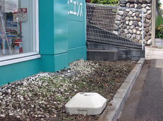 町田市の店舗前 草刈後