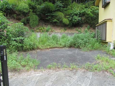 港北区住宅草刈り作業前